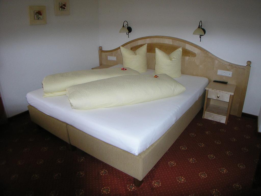 Hotel-Garni Weidacherhof Leutasch Kamer foto
