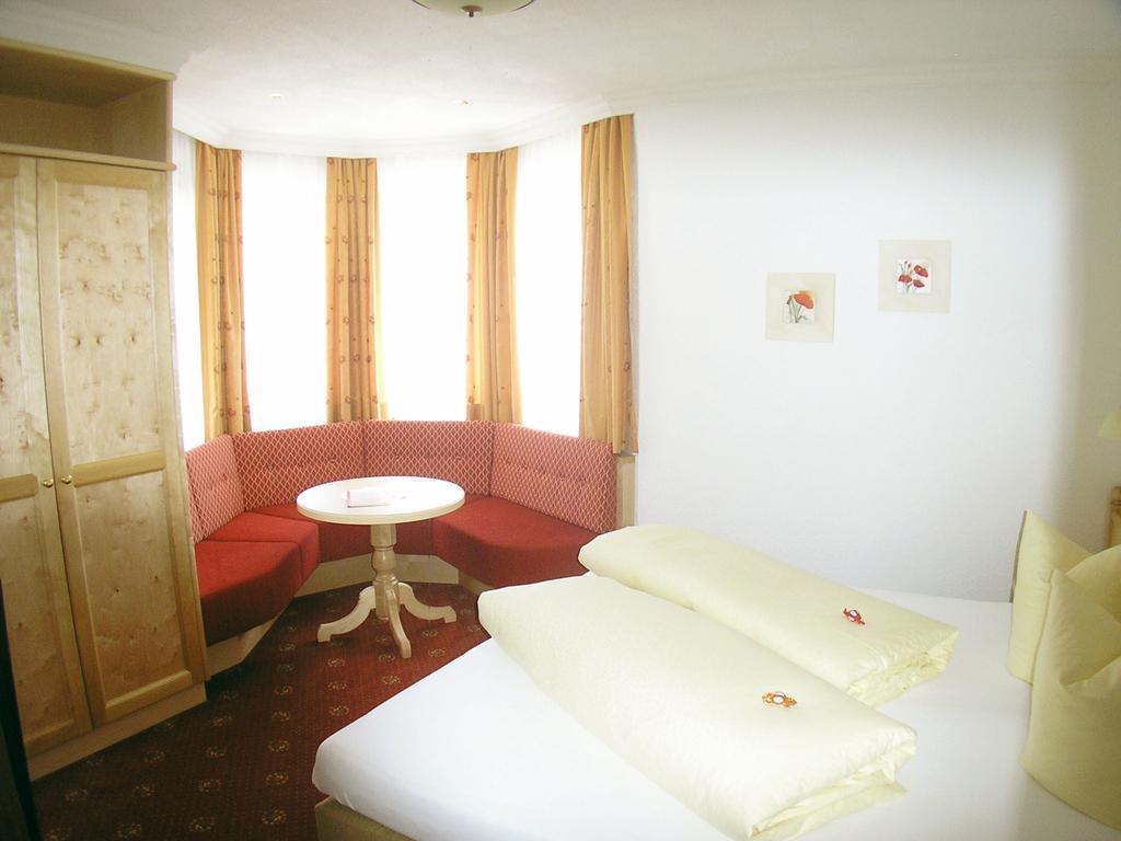 Hotel-Garni Weidacherhof Leutasch Kamer foto